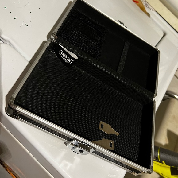 Lock box with keys! - Picture 3 of 6